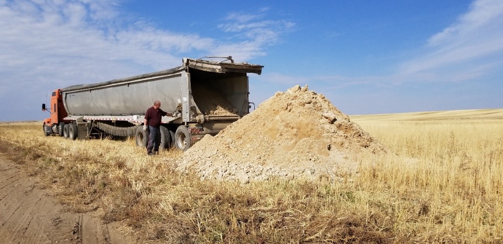 truck unloading sugar beet lime 